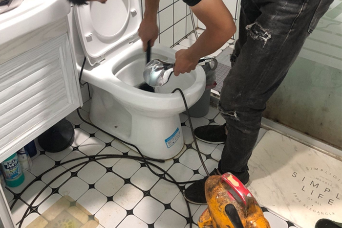 凌云马桶堵塞自己疏通还是找师傅?专业上门服务让你省时更省心