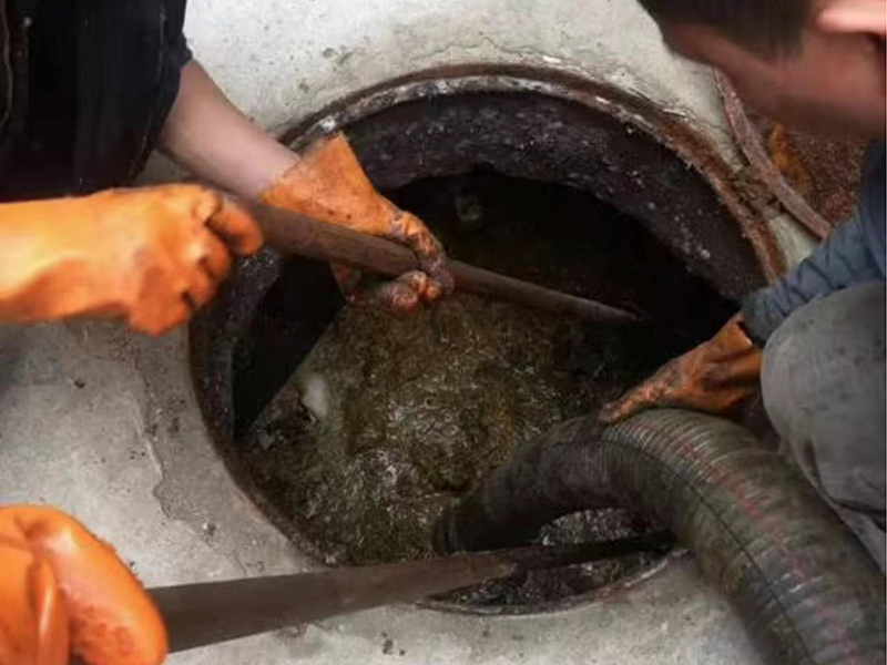 凌云清理化粪池时如何避免沼气的危害?